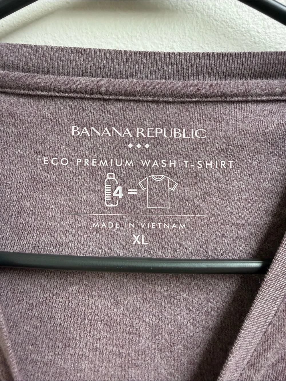 Banana Republic Men’s Heathered Plum Short Sleeve Crew Tee